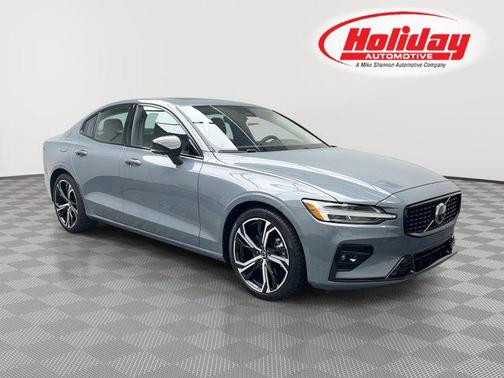 2024 Volvo S60 B5 Plus Dark Theme