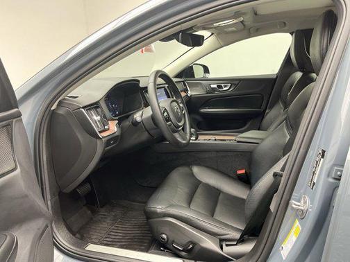 2024 Volvo S60 B5 Plus Dark Theme