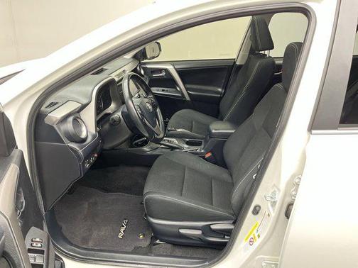 Super White 2018 Toyota RAV4 XLE