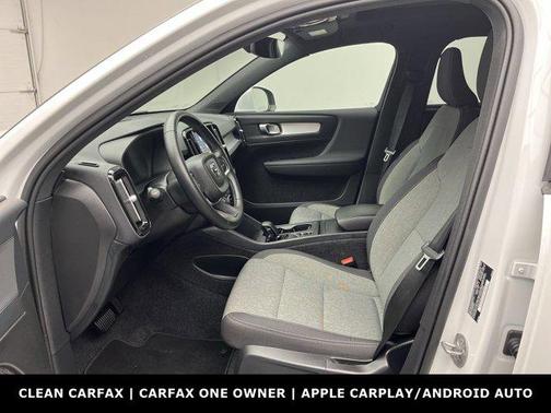 2025 Volvo XC40 B5 Core Bright Theme