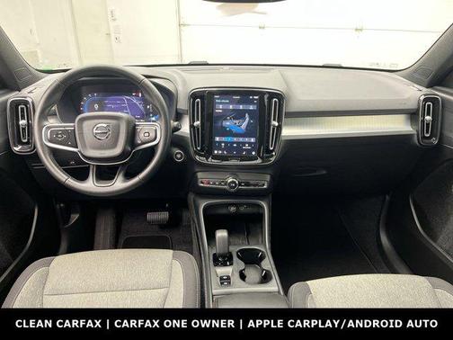 2025 Volvo XC40 B5 Core Bright Theme