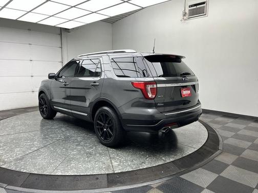 MAGNETIC METALLIC 2018 Ford Explorer XLT
