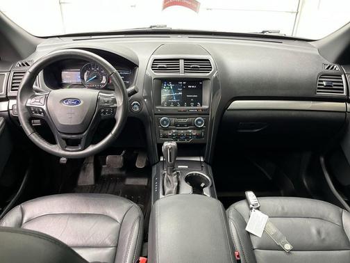 MAGNETIC METALLIC 2018 Ford Explorer XLT