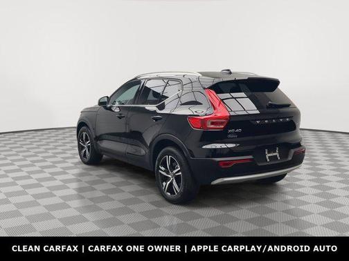 2025 Volvo XC40 B5 Core Bright Theme