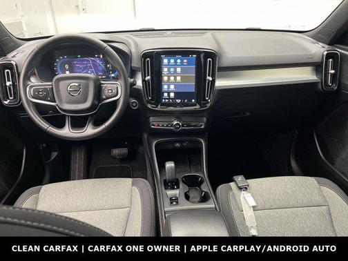 2025 Volvo XC40 B5 Core Bright Theme