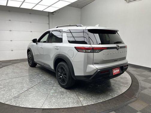 2024 Nissan Pathfinder SV 4WD