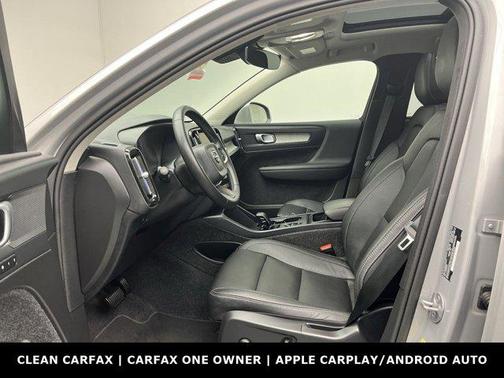 2025 Volvo XC40 B5 Core Bright Theme