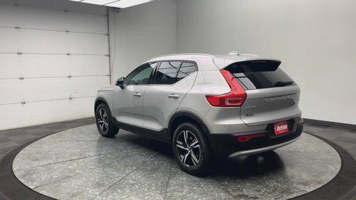 2025 Volvo XC40 B5 Core Bright Theme