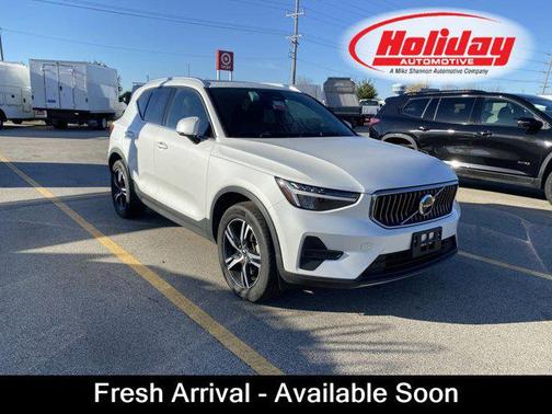 2025 Volvo XC40 B5 Core Bright Theme