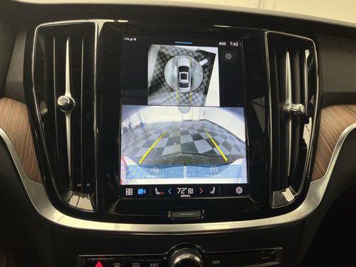 2024 Volvo S60 B5 Plus Dark Theme