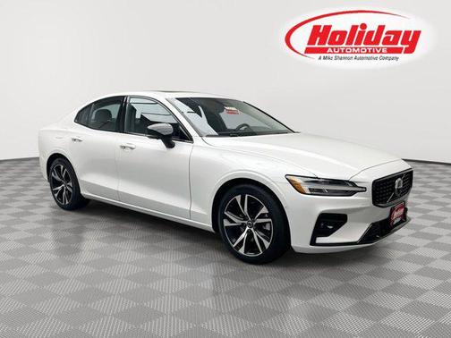 2024 Volvo S60 B5 Plus Dark Theme