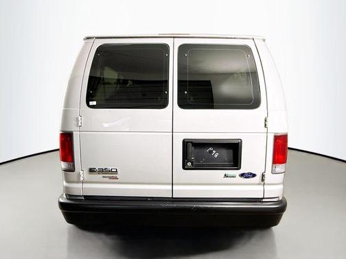 2010 Ford E350 Super Duty XL