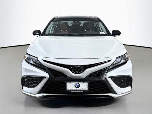Wind Chill Pearl/Midnight Black Metallic 2023 Toyota Camry XSE