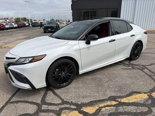 Wind Chill Pearl/Midnight Black Metallic 2023 Toyota Camry XSE