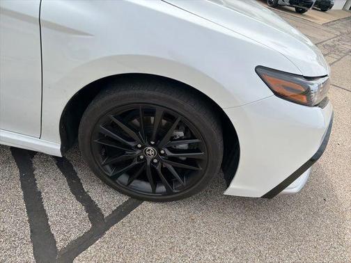 Wind Chill Pearl/Midnight Black Metallic 2023 Toyota Camry XSE