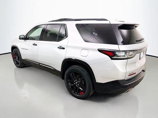 Silver Ice Metallic 2020 Chevrolet Traverse Premier
