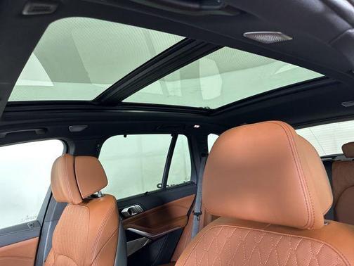 2025 BMW X5 M60i
