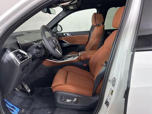 2025 BMW X5 M60i