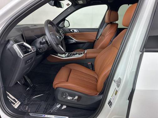 2025 BMW X5 M60i