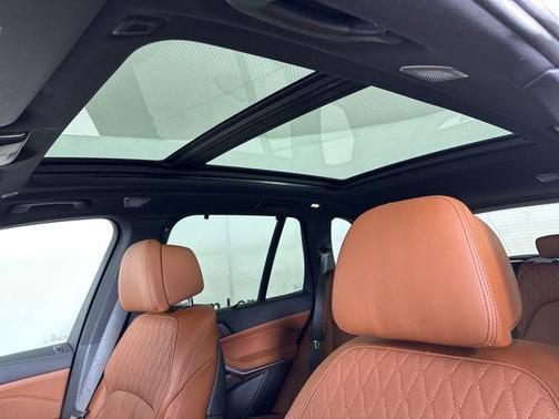 2025 BMW X5 M60i