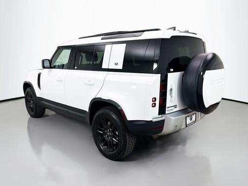 Fuji White 2023 Land Rover Defender 110 SE