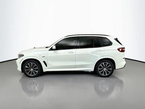 Alpine White 2022 BMW X5 PHEV xDrive45e