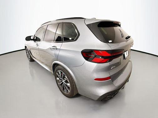 2025 BMW X5 M60i