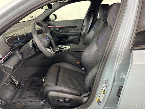 2025 BMW 550e xDrive