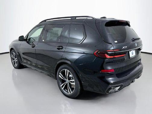 Black Sapphire Metallic 2027 BMW X7 xDrive40i