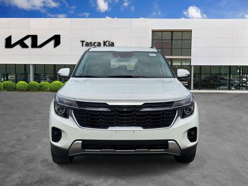 Clear White/Black Roof 2024 Kia Seltos S