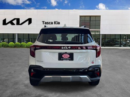 Snow White Pearl 2024 Kia Seltos S