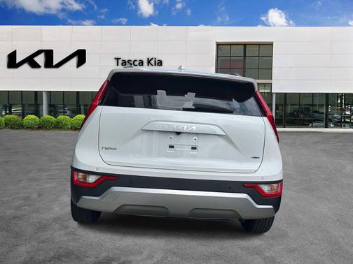 Snow White Pearl 2023 Kia Niro EX