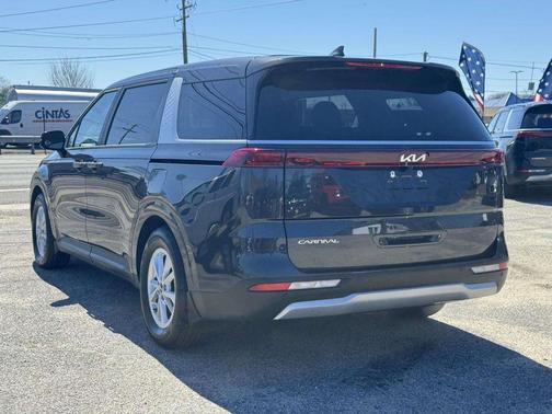 2024 Kia Carnival LX