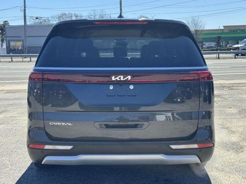 2024 Kia Carnival LX