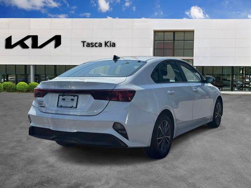 Snow White Pearl 2023 Kia Forte LXS