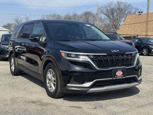 Aurora Black Pearl 2024 Kia Carnival LX