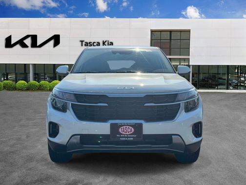 Snow White Pearl 2024 Kia Seltos LX