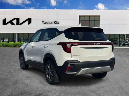 Snow White Pearl 2024 Kia Seltos LX