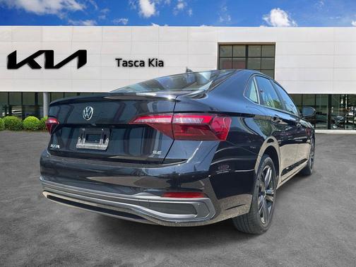 Deep Black Pearl 2022 Volkswagen Jetta 1.5T SE