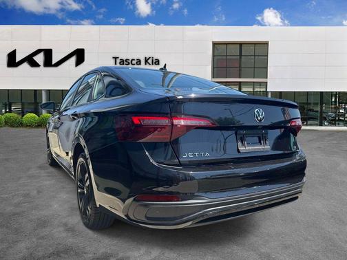 Deep Black Pearl 2022 Volkswagen Jetta 1.5T SE