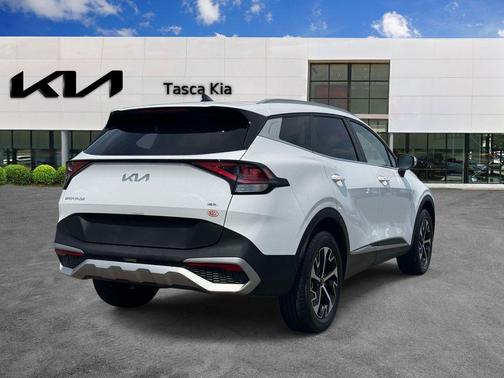 Glacial White Pearl 2023 Kia Sportage EX