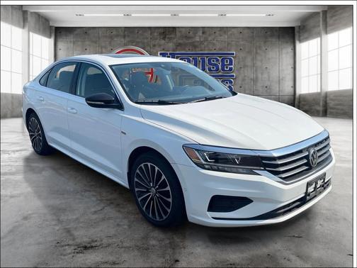 Pure White 2022 Volkswagen Passat 2.0T Limited Edition