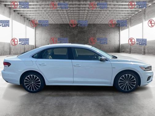 Pure White 2022 Volkswagen Passat 2.0T Limited Edition