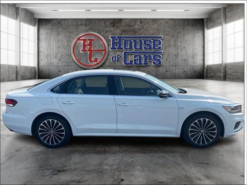 Pure White 2022 Volkswagen Passat 2.0T Limited Edition