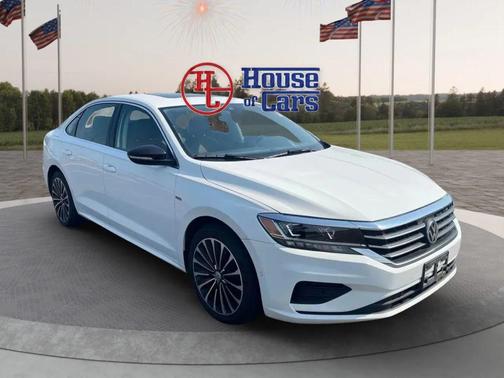 Pure White 2022 Volkswagen Passat 2.0T Limited Edition
