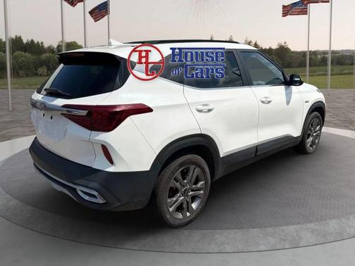 White 2022 Kia Seltos S Sport Utility 4D