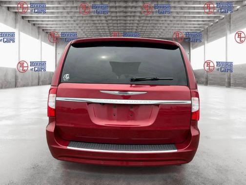 2016 Chrysler Town & Country Touring-L