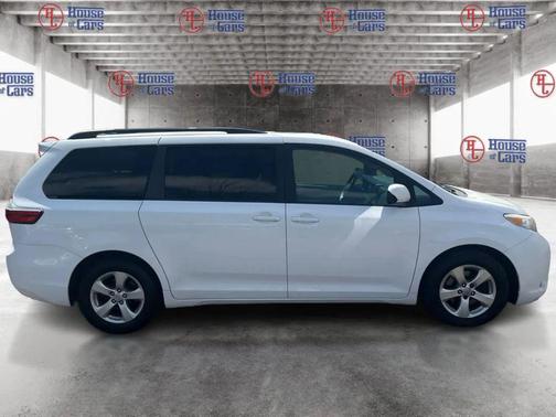 Super White 2016 Toyota Sienna LE