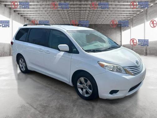 Super White 2016 Toyota Sienna LE