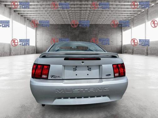 Silver Clearcoat Metallic 2000 Ford Mustang Base
